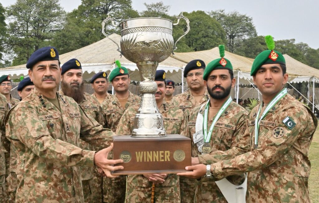 COAS gave away individual and team awards to the participants of the exercise. 