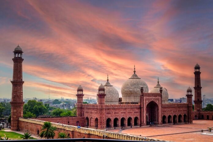 Travel Guide to Lahore