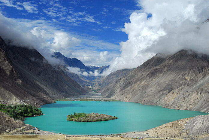 Explore Beautiful Lakes of Pakistan