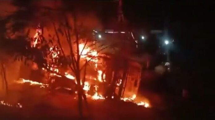 11 People Hurt and 3 Passengers Burn Alive as Bus Caught Fire From Quetta To Karachi
