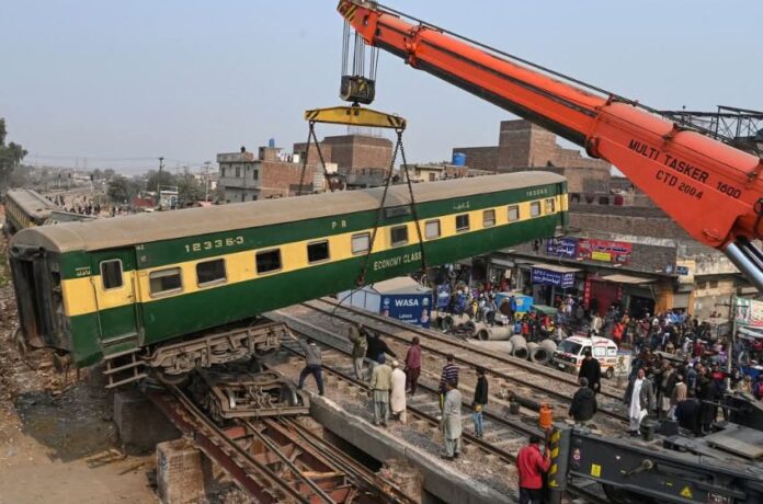 Shalimar Express Accident, Three Bogies Derail