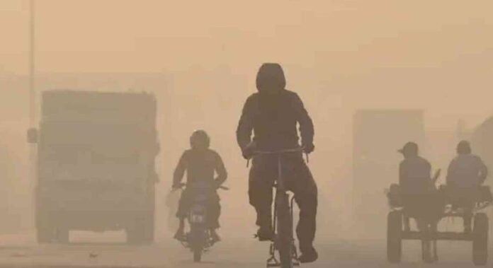 New Method Adopted in Lahore to Eliminate Dust