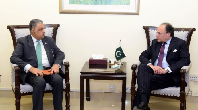 Pak Envoy To The US Calls On Minister For Finance And Revenue