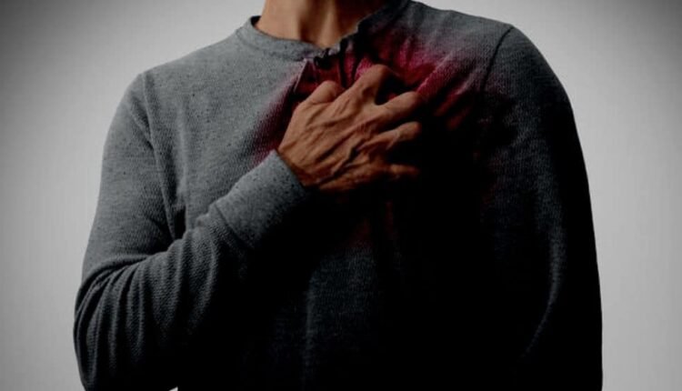 Experts Dismiss Claims Linking COVID Vaccine to Heart Attacks